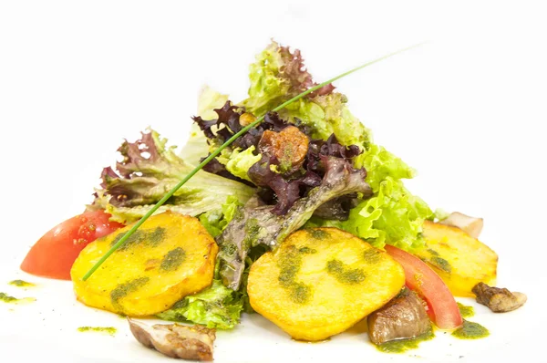 Ensalada de papa con champiñones y hierbas — Foto de Stock