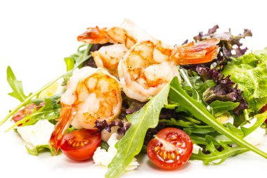 yeşil salata karides, avokado peynir ve domates