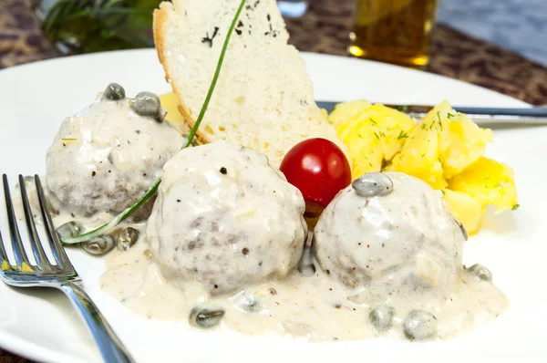 Meatballs with potatoes on the table in a restaurant — Stock Photo, Image