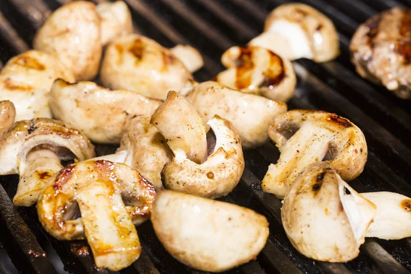 Cooking mushrooms on the grill in the restaurant — Stock Photo, Image