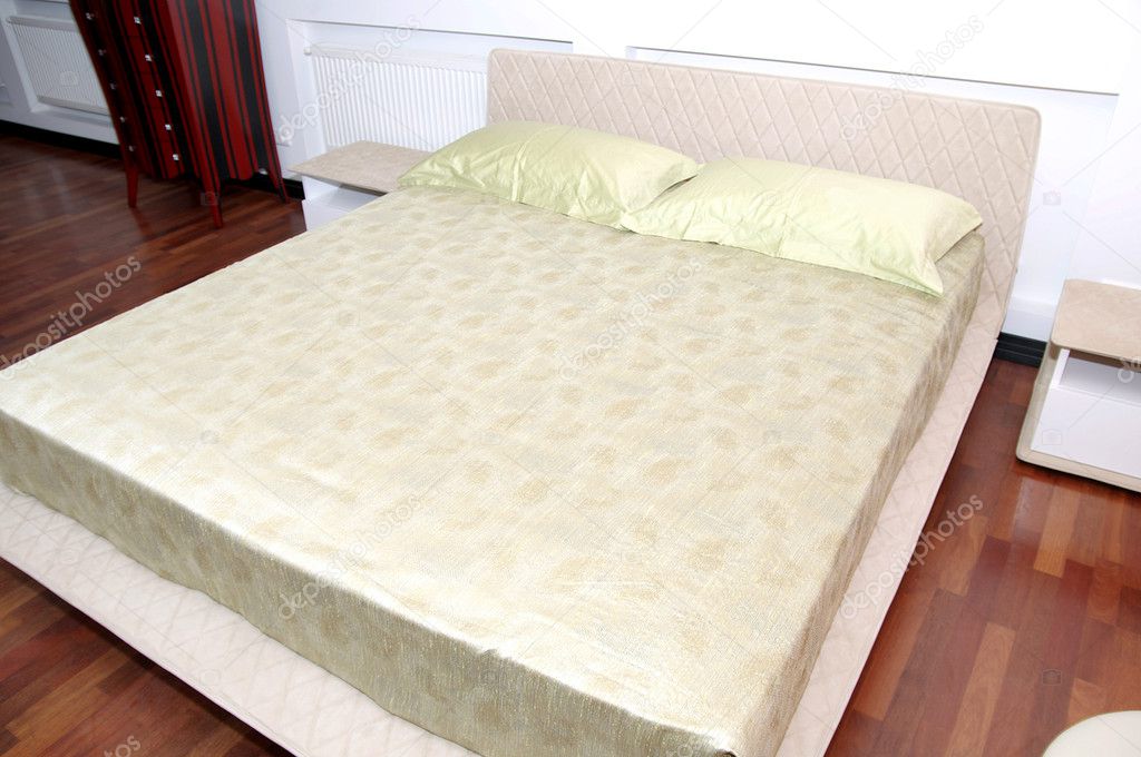 Konforlu ve rahat beyaz yatak odası — Stok Foto © Lester120 25074373