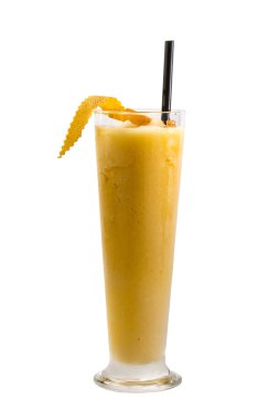 bir cam bardak beyaz zemin üzerinde alkollü kokteyl