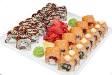 Japonca bir lokantada balık ve sebze ile alır.