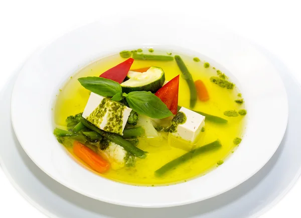 Sopa feita de legumes em uma mesa em um restaurante — Fotografia de Stock