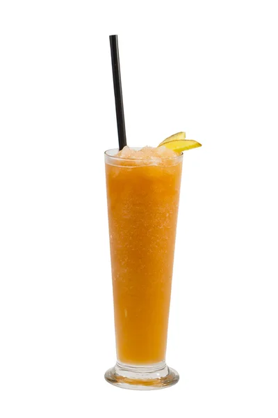 Alkoholické koktejl v skleněné sklenice na bílém pozadí — Stock fotografie