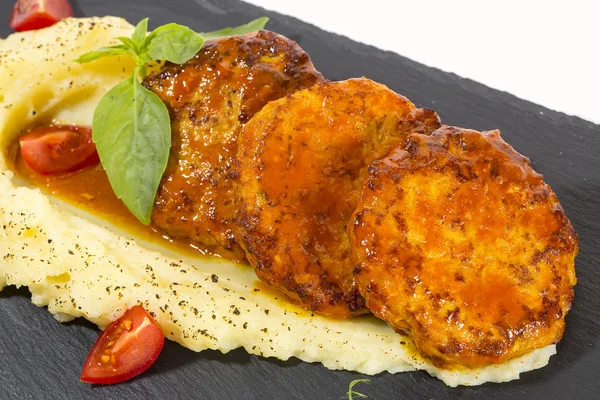 Cutlets fried in carrot sauce with mashed potatoes — Stock Photo, Image