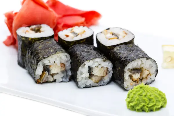 在白色背景上的日本寿司海鲜 — 图库照片