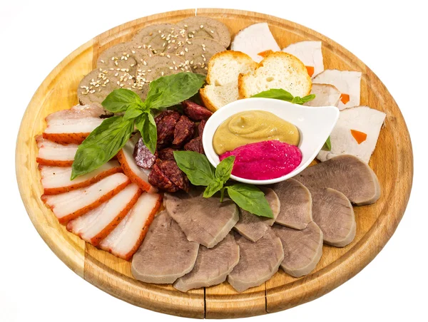 Plato de carne con varios tipos de salchichas — Foto de Stock