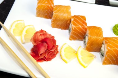 bir Japon restoranında lezzetli deniz ürünleri suşi