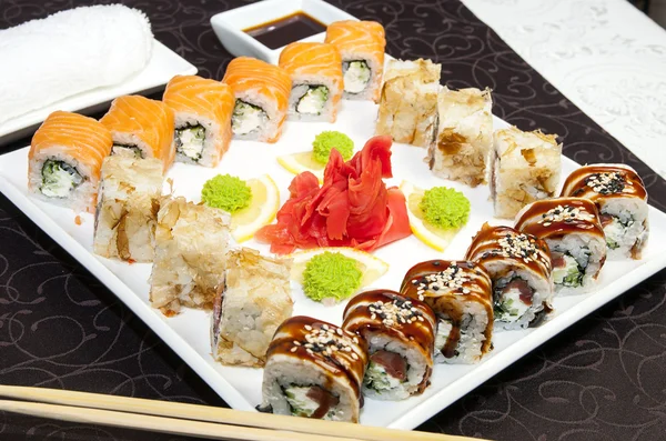 Japanisches Sushi — Stockfoto