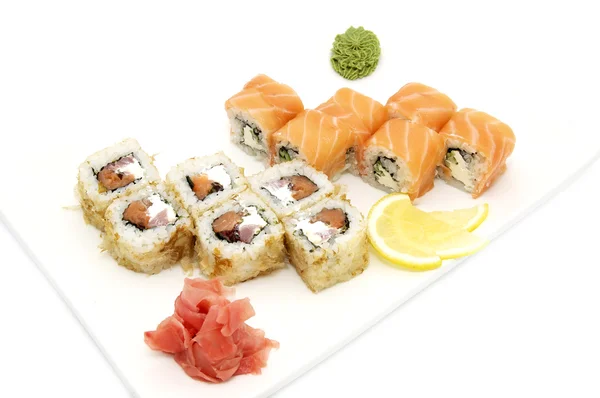 Sushi-Meeresfrüchte auf weißem Hintergrund — Stockfoto