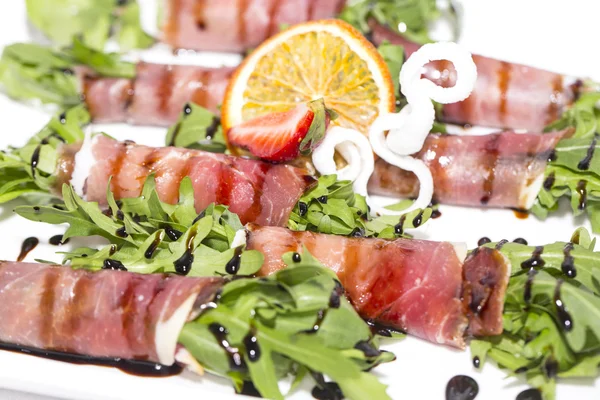 Rolls of meat and greens on a white background in the restaurant — Stock Photo, Image