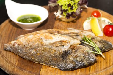 Deniz balığı ızgarada pişmiş
