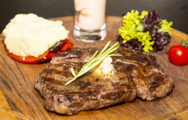 ızgarada pişirme sığır eti biftek