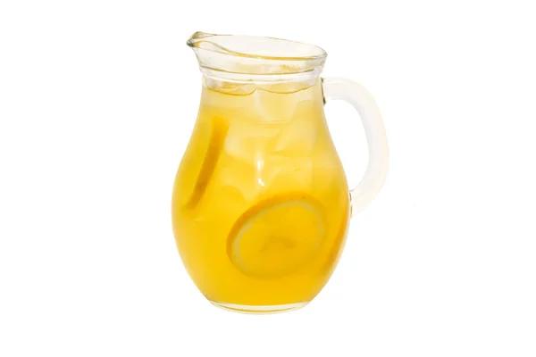 Krug Limonade auf weißem Hintergrund — Stockfoto