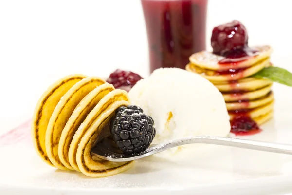 Delicious pancakes with berries and jam — Stock Photo, Image