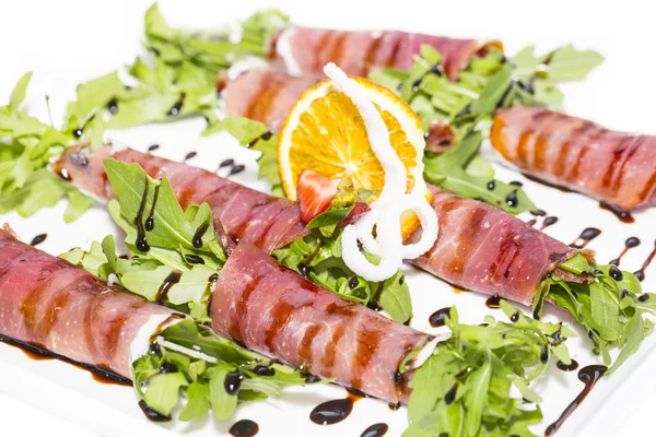 Rolls of meat and greens on a white background in the restaurant — Stock Photo, Image
