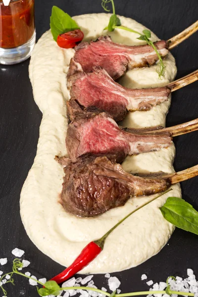 Lam ribben gekookt op de grill — Stockfoto