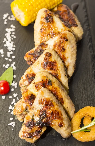 Ali di pollo con mais dolce — Foto Stock