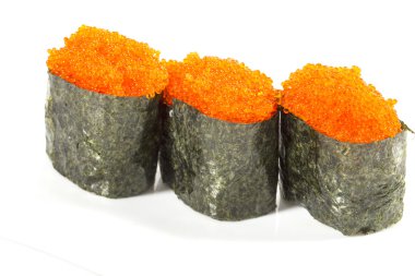 beyaz zemin üzerine Japon suşi deniz ürünleri
