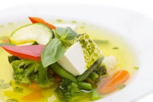 Soupe aux légumes sur une table dans un restaurant — Photo