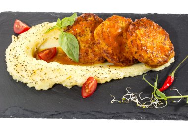 kızarmış patates püresi ile Beşamel sos