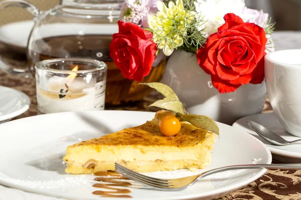 Dessert with a cup of tea — Stock Photo, Image