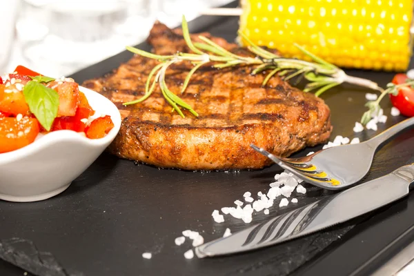 Steak s kukuřicí — Stock fotografie