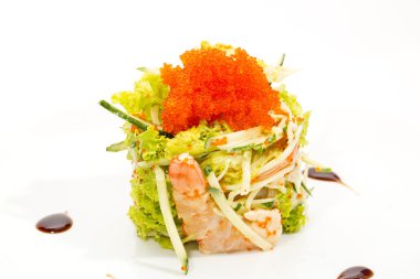 karides yumurta ve sebze salatası