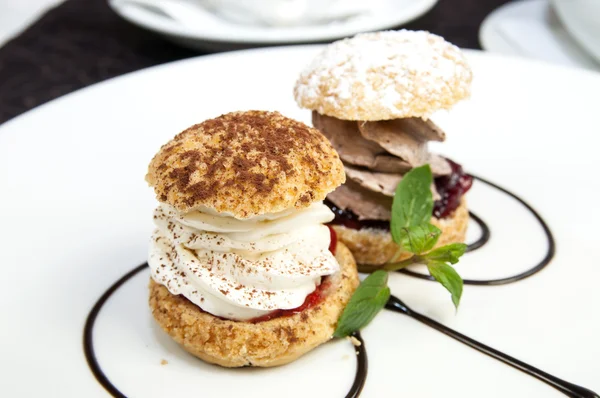 Tartlets on a white plate in a restaurant — Stock Photo, Image