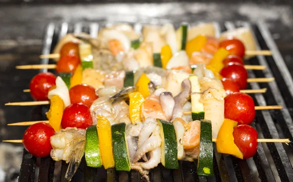 Skewers of seafood — Stock Photo, Image