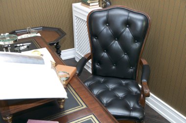 ahşap ofis rahat sandalye ve masa