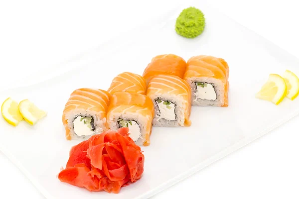 Assiette de sushi japonais — Photo