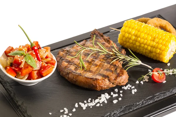 Steak met graan en groenten — Stockfoto