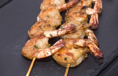 karides Izgara restoranında yemek