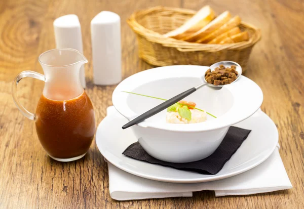 Rajská polévka v restauraci s krevetami — Stock fotografie