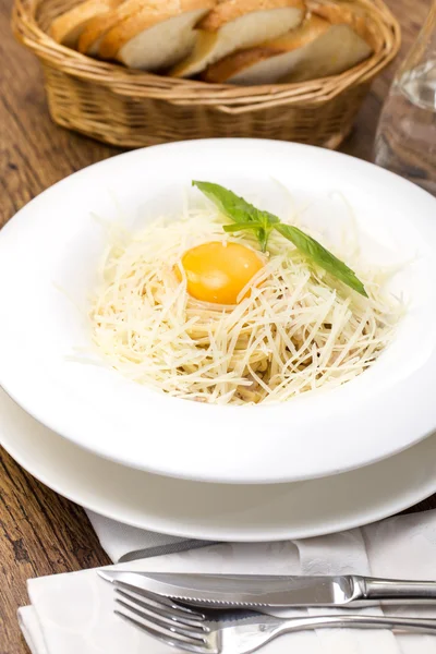 Spaghetti med ägg — Stockfoto