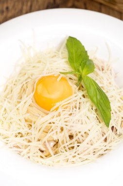 spagetti yumurta ile