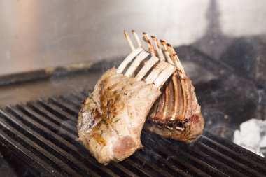 kaburga Izgara restoranında yemek