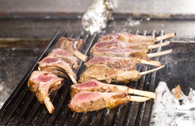 kaburga Izgara restoranında yemek