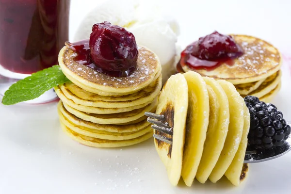 Delicious pancakes with berries and jam — Stock Photo, Image