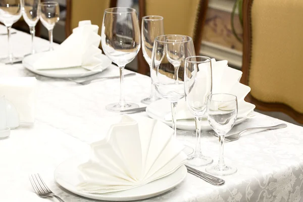 Table setting with glasses — Stock Photo, Image