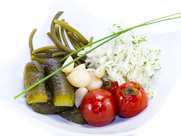 Legumes em conserva, tomates pepino espargos e repolho de alho — Fotografia de Stock