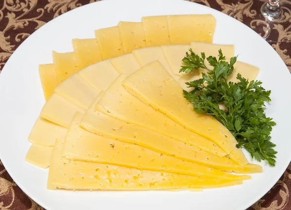 Placa de queso con varias variedades de queso en el restaurante —  Fotos de Stock