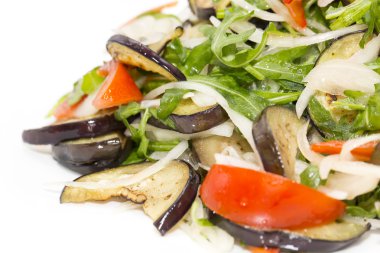 bir restauran bir tabakta sebze salatası