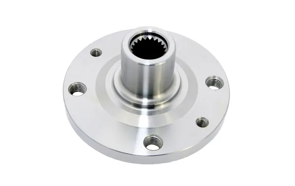 Beyaz bir arka plan üzerinde araç için yeni parçalar