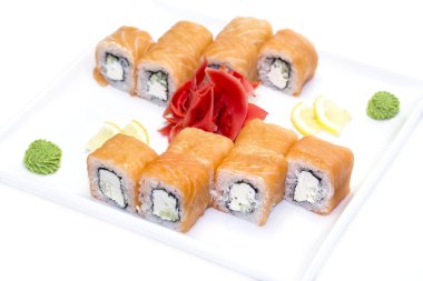 beyaz zemin üzerine Japon suşi deniz ürünleri