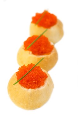 et balık ve sebzeler üzerinde beyaz bir arka plan ile kanepe