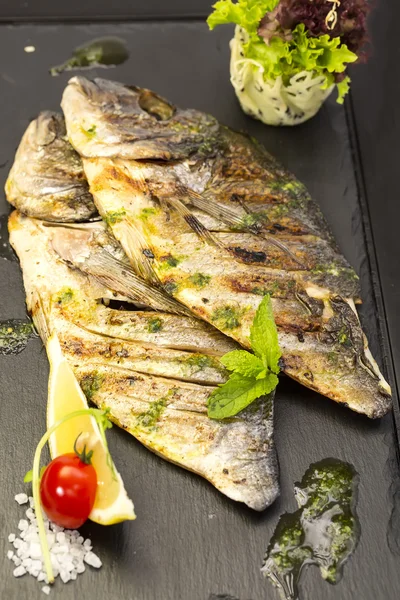 Sea fish cooked on the grill — Stock Photo, Image