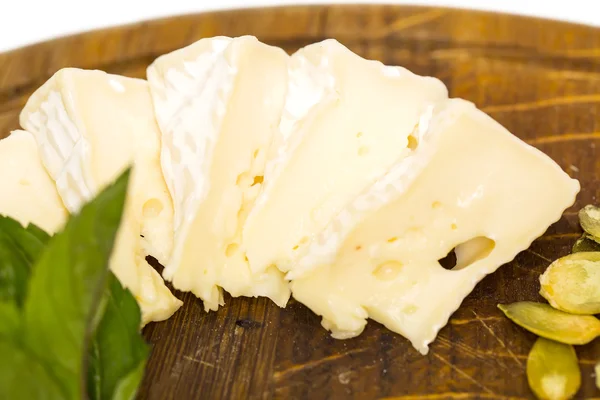 Placa de queso con una gran decoración el surtido de menta —  Fotos de Stock